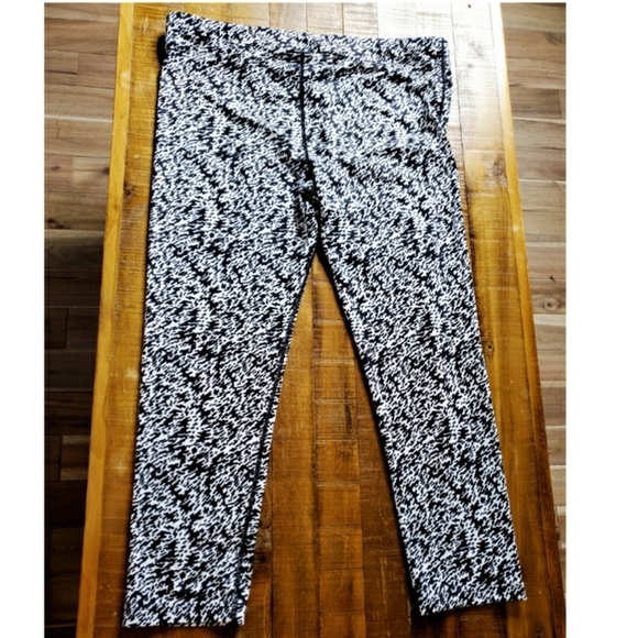 Nike Dri.fit Cropped Leggings SZ XL - Picture 1 of 4